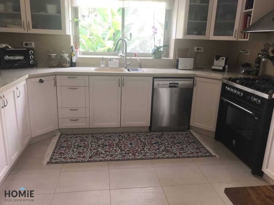 שטיח וינטג' סמרקנד צבעוני במטבח של אלה